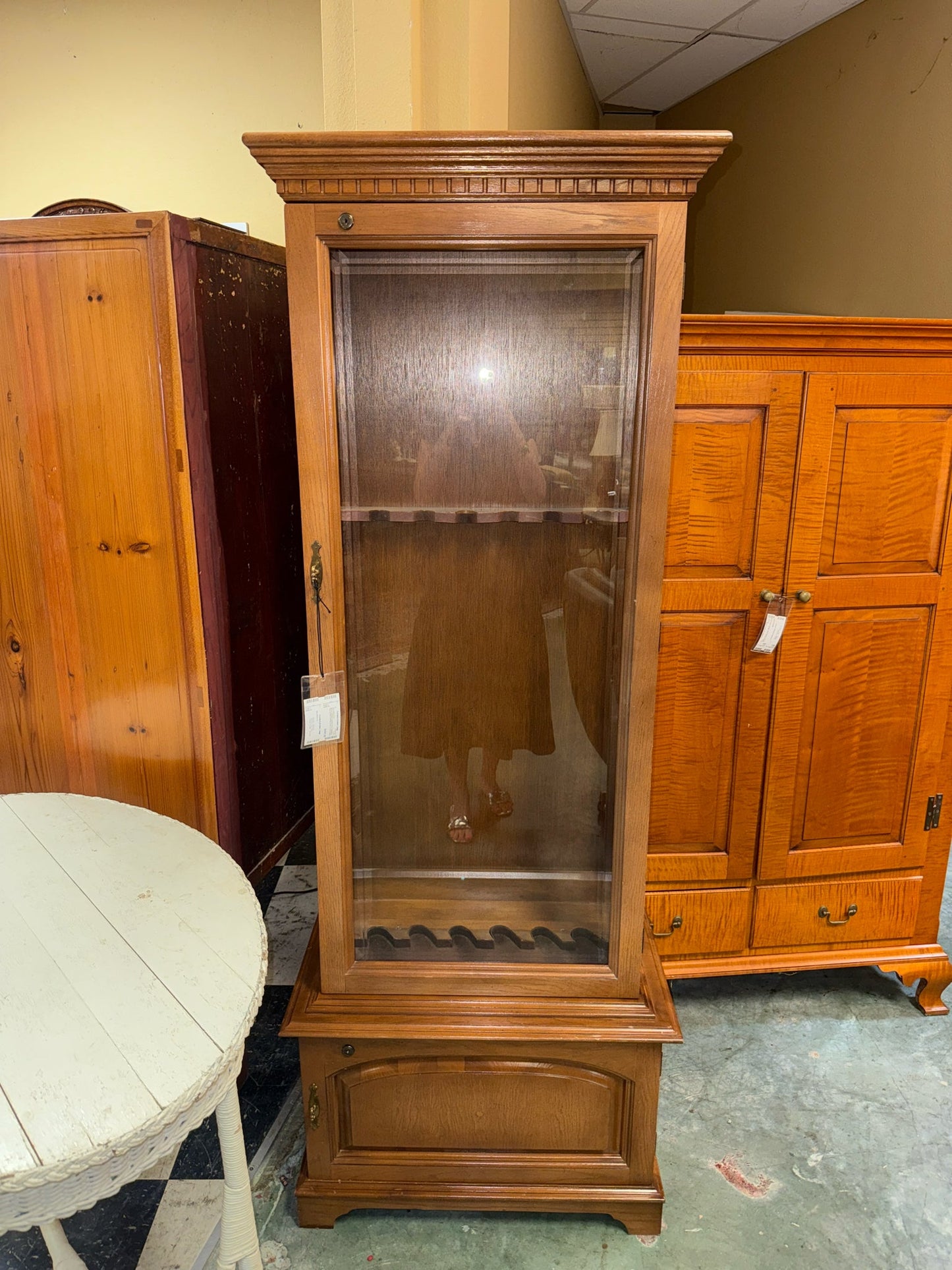 Wood w/Glass Lighted Gun Cabinet w/ Key (Holds 6 Rifles) (Key at front desk)