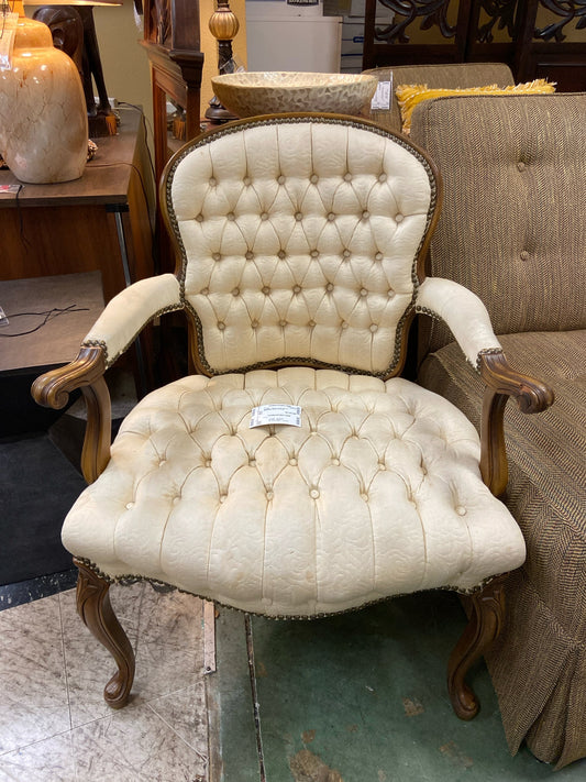 Antique Tufted Cream Arm w/ Nailheads